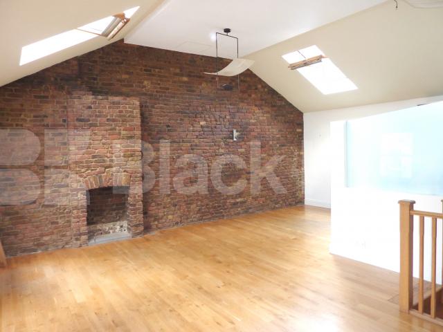 			MUST SEE!!, 2 Bedroom, 1 bath, 1 reception Mews House			 Chippenham Mews, MAIDA VALE